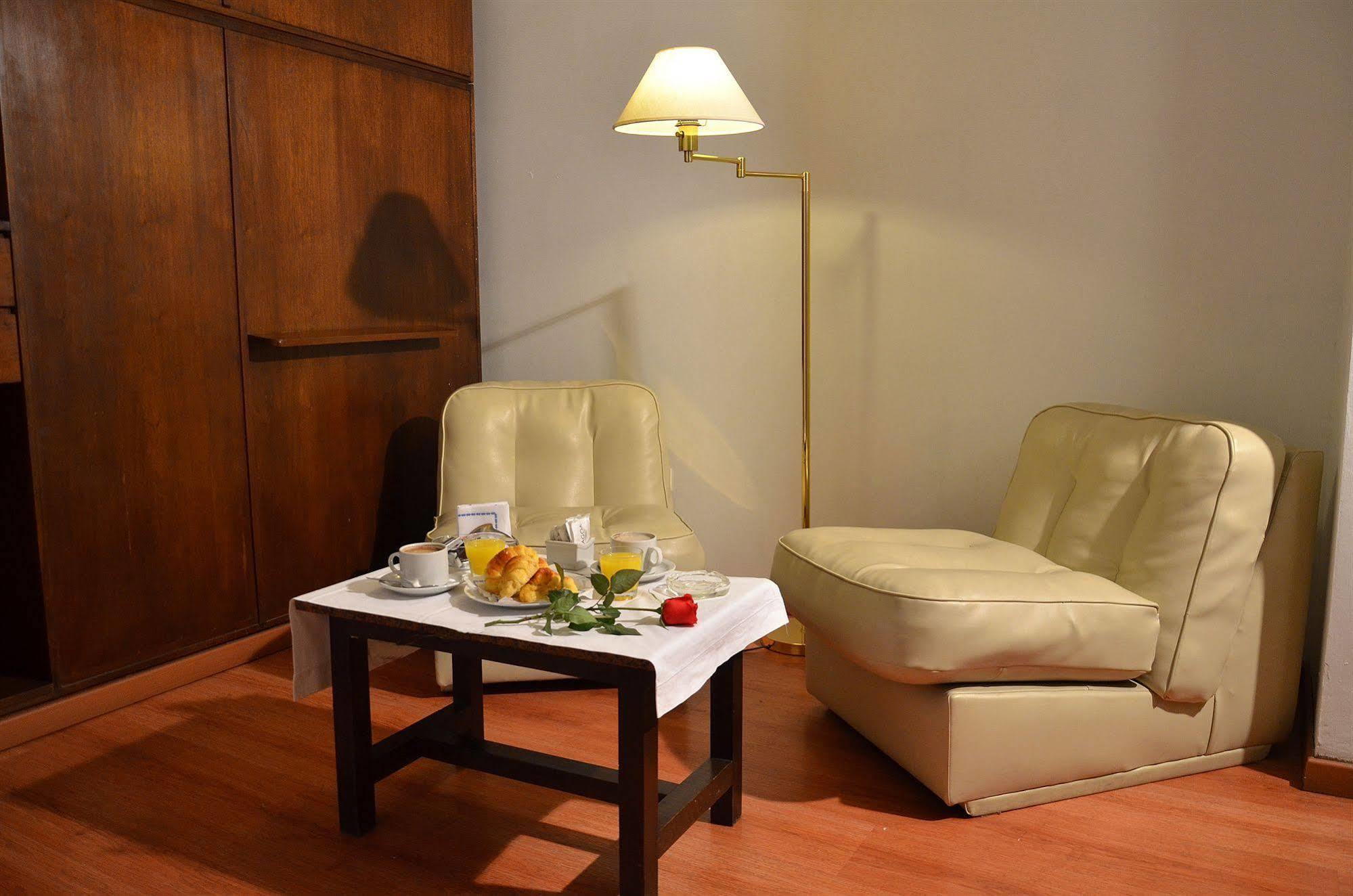 Ecuador Hotel Buenos Aires Exteriör bild